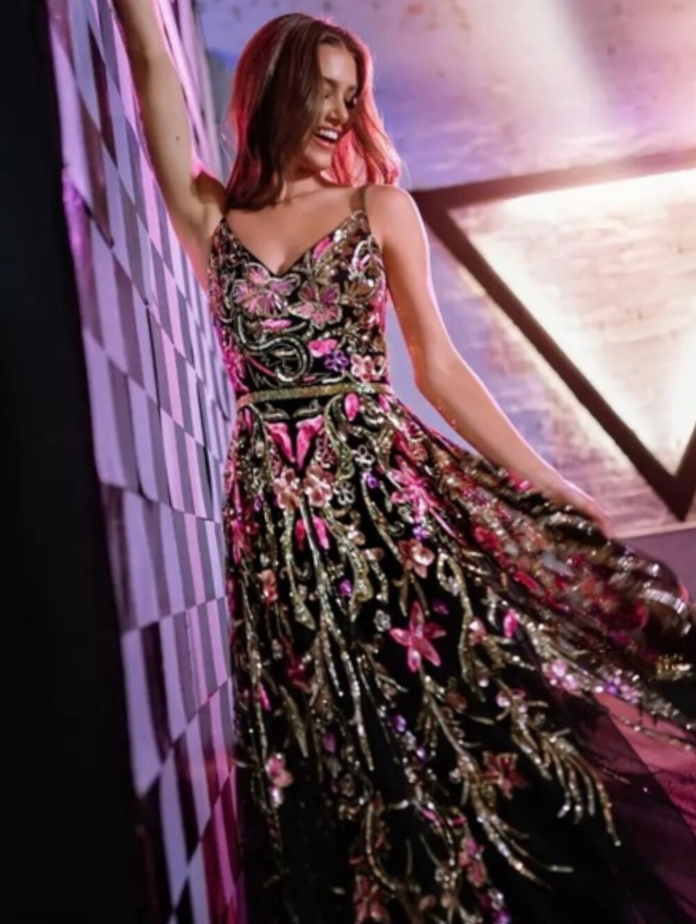NWT Mac Duggal V Neck Floral Embellished Spaghetti Strap Gown 5671